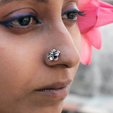 Flourish nose pin