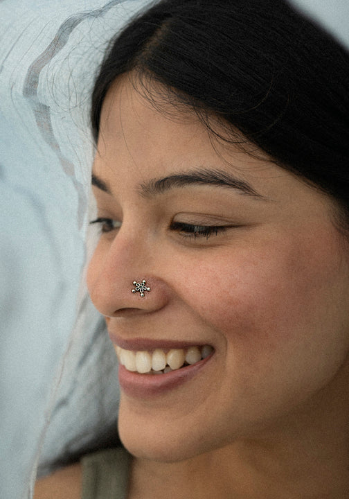Phool moti nose pin