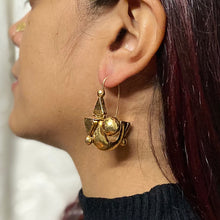 U earrings
