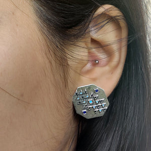 Indus studs