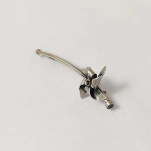 Pinwheel brooch