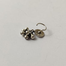 Guccha nose pin