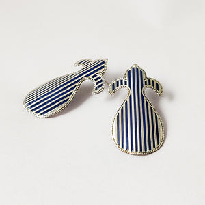 Motif earrings