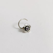 Tiny flower nose pin