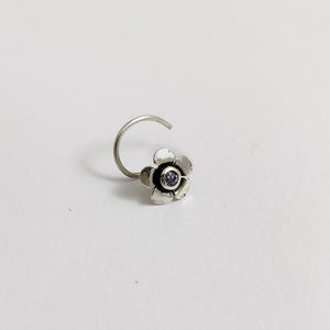 Tiny flower nose pin