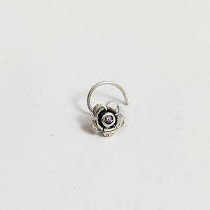 Tiny flower nose pin