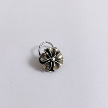 Flourish nose pin