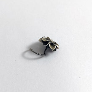 Flourish nose pin