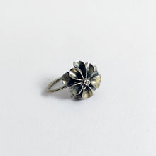 Flourish nose pin