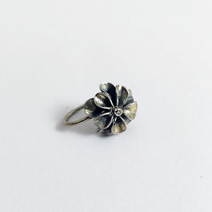 Flourish nose pin