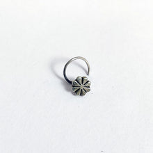 Small chillai nose pin