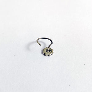 Small chillai nose pin