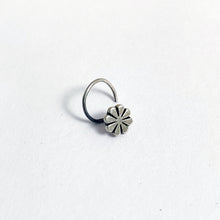 Small chillai nose pin