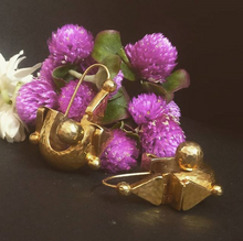 U earrings