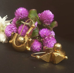U earrings