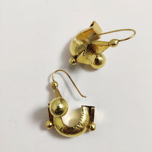 U earrings