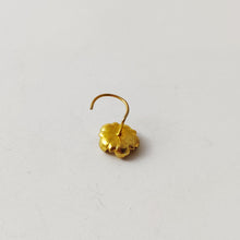 Black enamel flower nose pin