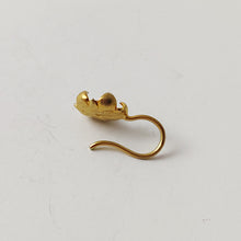 Black enamel flower nose pin
