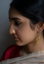 Chillai nose pin