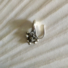 Guccha nose pin