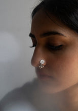 Guccha nose pin