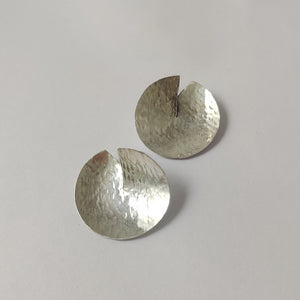 Lunar studs