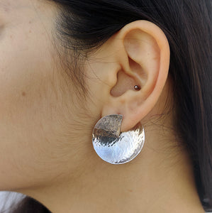 Lunar studs