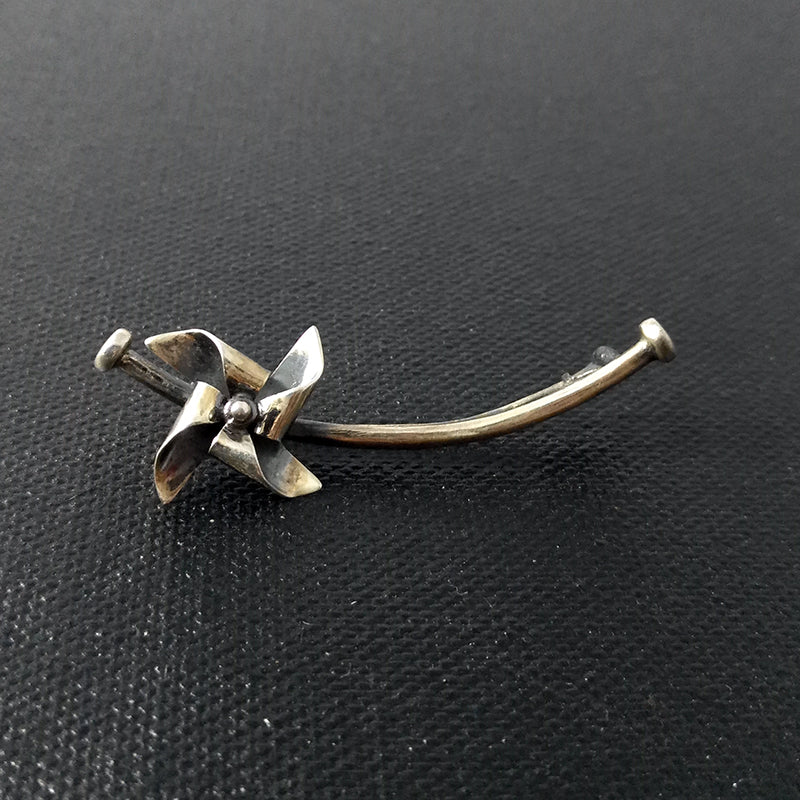 Pinwheel brooch