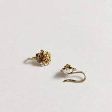 Bloem nose pin (two toned)